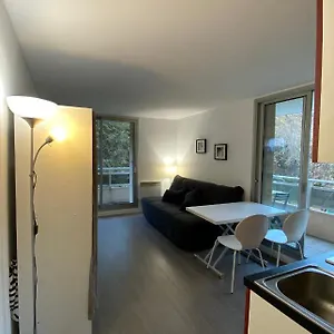  Appartement Studio Avec Terrasse, Vue Sur Jardin France